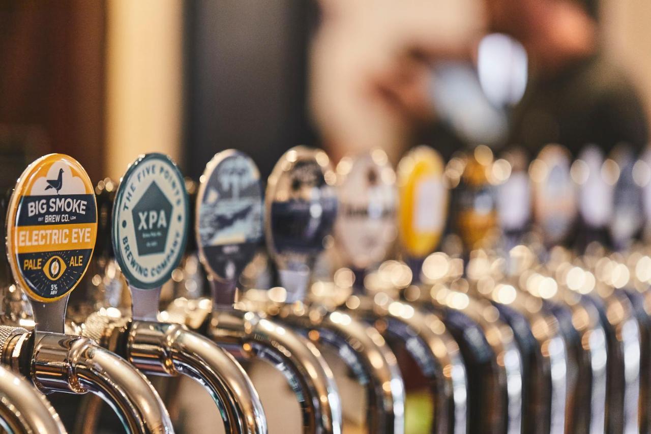 The Lord Grenfell Bed & Breakfast Maidenhead Exterior foto Beer taps at the brewery
