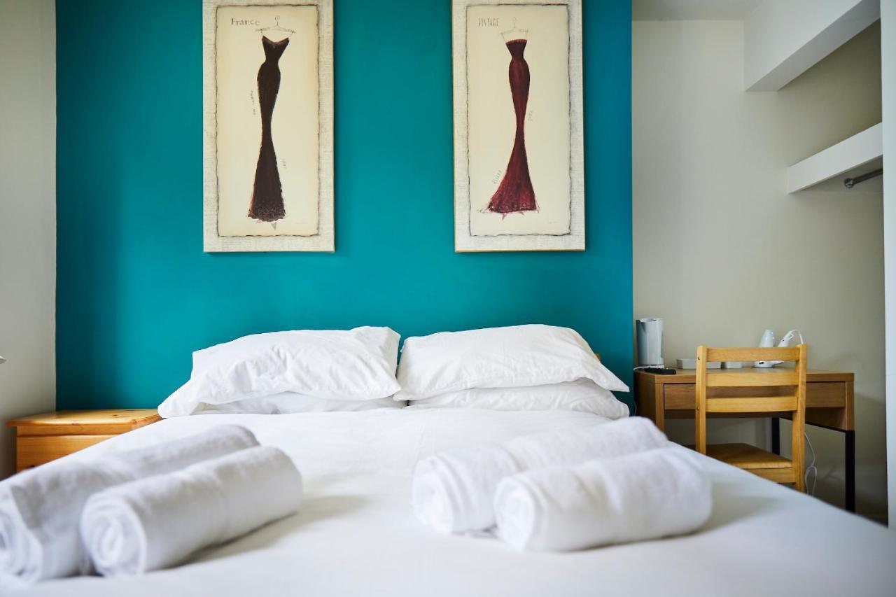 The Lord Grenfell Bed & Breakfast Maidenhead Exterior foto A bedroom at the hotel